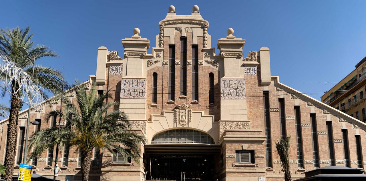 Fachada modernista del Mercado Central de Alicante